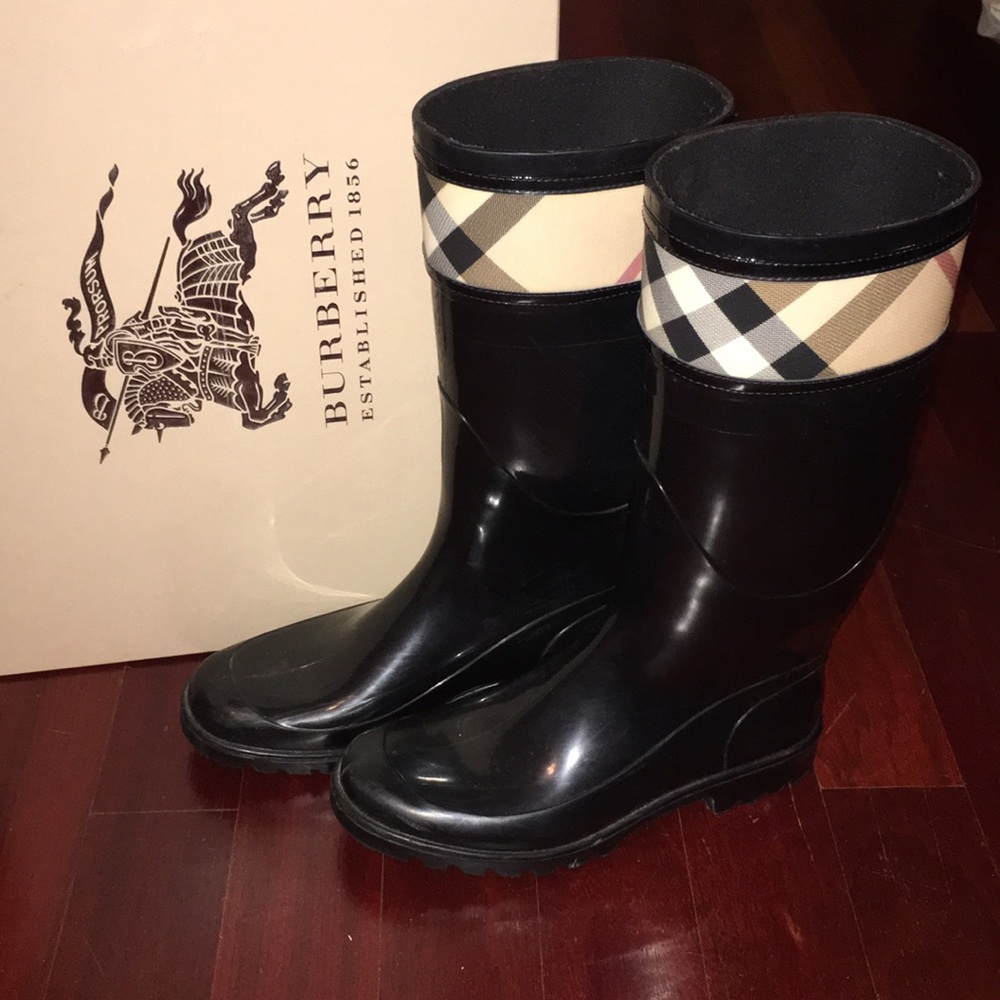 Burberry rainboots